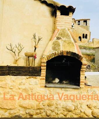 House With 3 Bedrooms In Aguilera , With Wonderful Mountain View And Furnished Garden - 130 Km From The Slopes