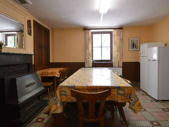 This Plain House Is Very Suitable For Groups