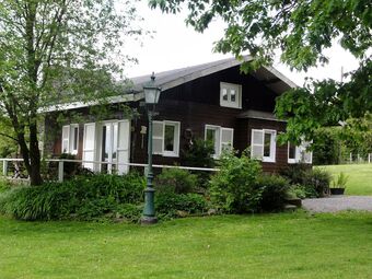 Peaceful Chalet In Transinne With Patio