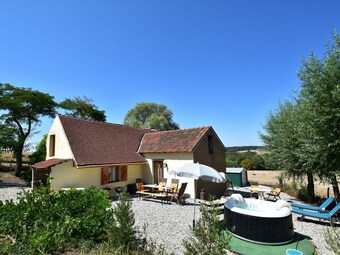 Beautiful Holiday Home In Burgundy With Jacuzzi