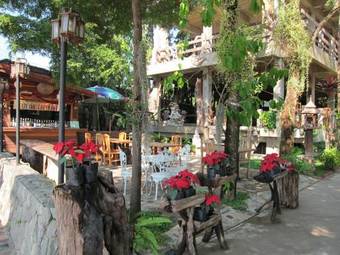 Bed & Breakfast Mac Garden Resort & Restaurant