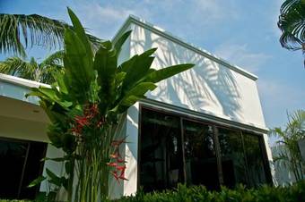 Villa Coconut Grove Boutique Residence