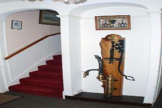 Oyo Clovenfords Hotel