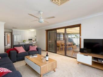 Rita Mae's On The River - Relax And Recharge