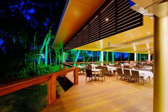 Hotel Albatross Bay Resort