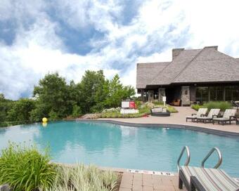 Hotel Muskoka Bay Resort