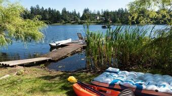 Willow Suite - Lakeside Retreat