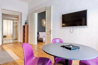 Modern Apartment 10 Minutes From Old Town!