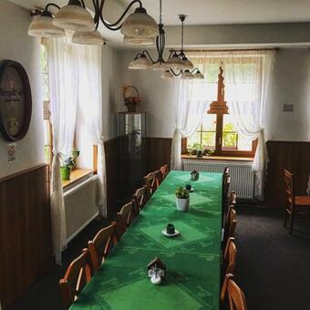 Hostal Kr�lovsk� Dv?r B�l� Potok