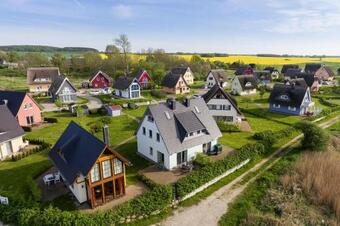 Holiday Home Lotsenhaus Vieregge - Dos07180-f