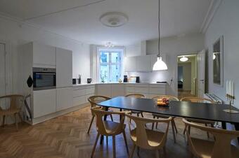 3-bedroom Apartment Close To Nyhavn And Queen's Palace Amalienborg
