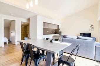 Apartamento Besal� 3 Modern Apt W Terrace Y Great Views AC