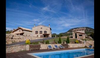 Berga Villa Sleeps 2 With Pool