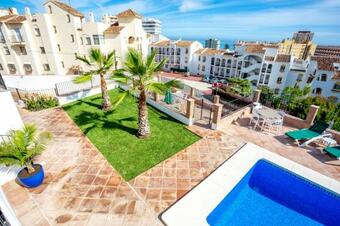 Fuengirola Apartment Sleeps 4 With Pool And Air Con