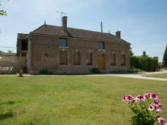 G�te Bucey-en-othe, 3 Pi�ces, 4 Personnes - Fr-1-543-8