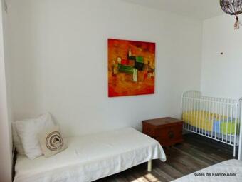 G�te Le Mayet-de-montagne, 6 Pi�ces, 10 Personnes - Fr-1-489-134