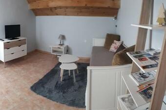 Apartamento Vall�e De La Clar�e Rental For 4 People In Val-des-pr�s "le Rosier"