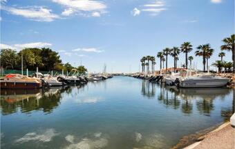 Awesome Apartment In Vin�a W/ 2 Bedrooms