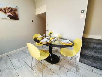 Sunflower Suite Under Sasco Apartments