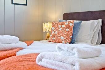 Perry Lodge, Strawberryfield Park