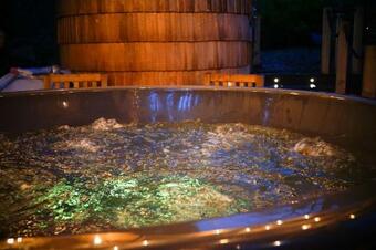 Majors Lodge - Culdees Castle Estate Glamping