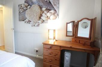 25c Medmerry Park 2 Bedroom Chalet - No Manual Workers Allowed