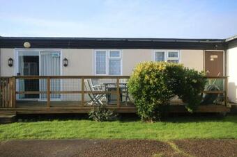34d Medmerry Park 2 Bedroom Chalet - No Manual Workers Allowed