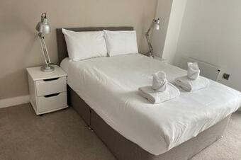 Modern 2 Bedroom Apartment In Manchester