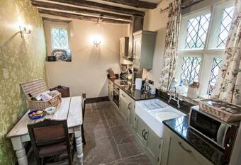 Morville Villa Sleeps 14 With Wifi