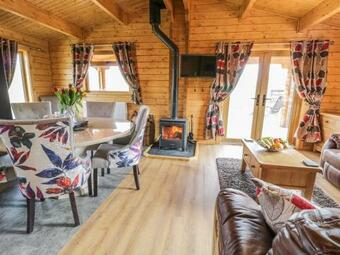 Manor Farm Lodges - Red Kite Lodge