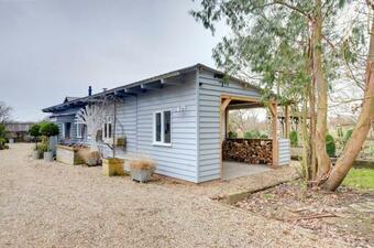 Pluckley Villa Sleeps 2 With Wifi