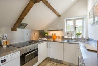 Southrop Villa Sleeps 6 Wifi