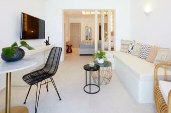Villa W Honagua Suite - Akrotiri - A Beautiful 1 Bedroom Suite With Heated Infinity Pool
