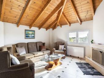 Pleasant Holiday Home In Chalcis With Garden