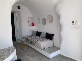 W Villa Kallistrias - A Wonderful Courtyard Suite
