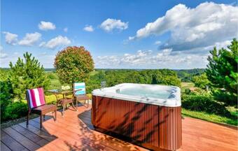 Stunning Home In Bedenica W/ Outdoor Swimming Pool, Jacuzzi And Sauna