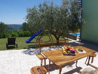 Spacious Apartment With Swimming Pool Overlooking The Vineyards