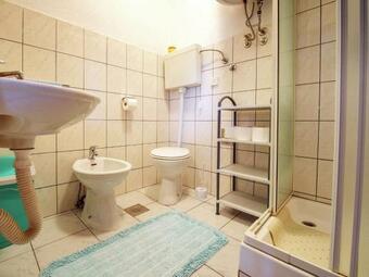 Comfortable Cottage Near Lake In Lovinac