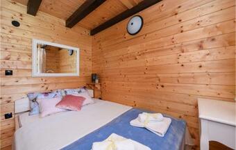 Awesome Home In Lovinac W/ Outdoor Swimming Pool, Jacuzzi And 2 Bedrooms