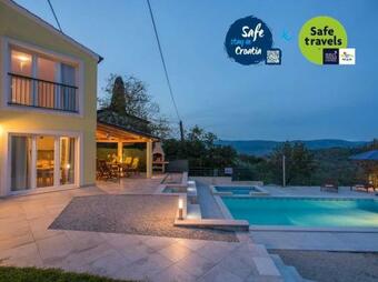 Villa Ana