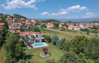 Two-bedroom Holiday Home In Sinj