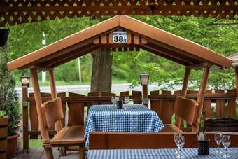 Motel Fez?r Panzi� �s �tterem