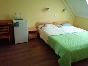 Attila Vend�gh�z Ap 12 Person