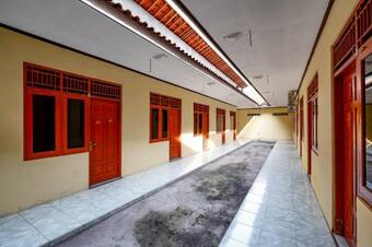 Hotel Spot On 2546 Griya Widya Syariah