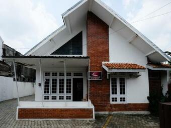 Hostal Reddoorz Near Moro Mall Purwokerto