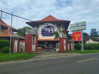 Hotel Reddoorz Plus Near Tugu Mercusuar Anyer