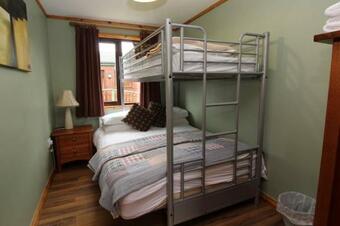 Luxury 4 Bed Bay View Cabin - Sleeps 9 People