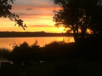 Hostal Lough Derg House & The Lake Cafe