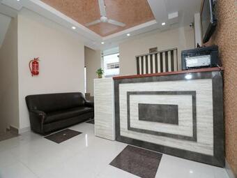 Hotel Oyo 16599 Chandra Palace