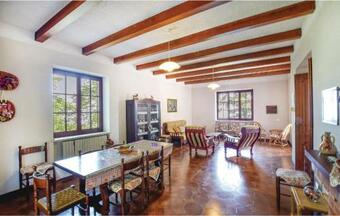 Villa Iris
